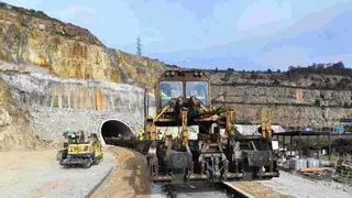 Completado el tendido de la vía del acceso ferroviario al Puerto Exterior de A Coruña