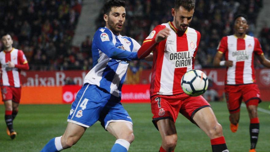 Stuani controla una pilota aquest divendres davant el Deportivo