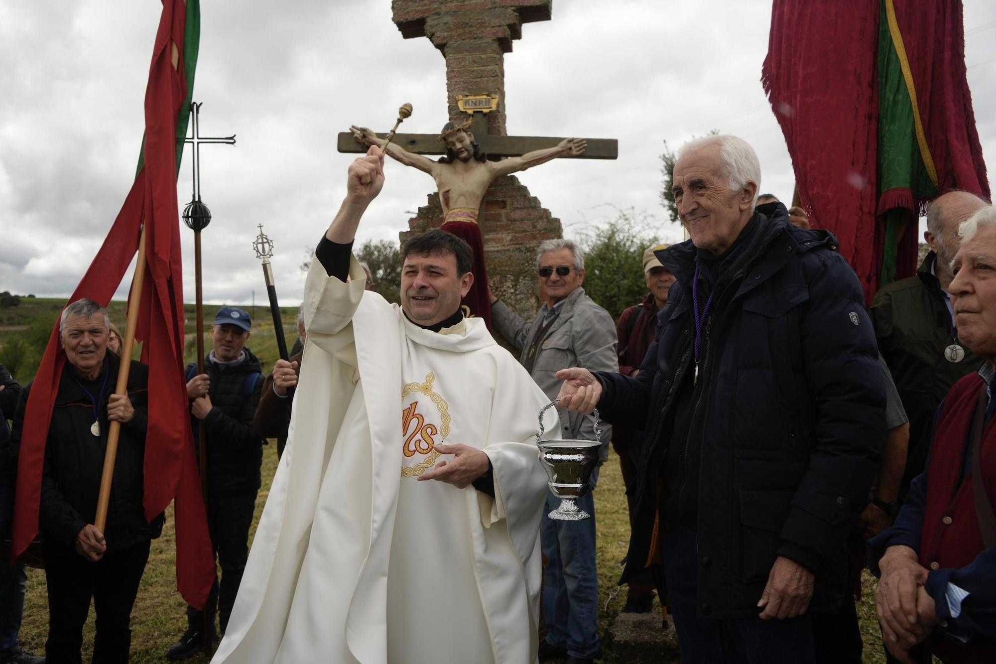 GALERÍA | El Cristo de Valderrey bendice los campos de Zamora