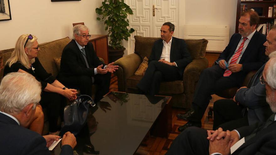 Uepal se reúne con el Alcalde de Alicante y la Diputación un día antes que la CEV