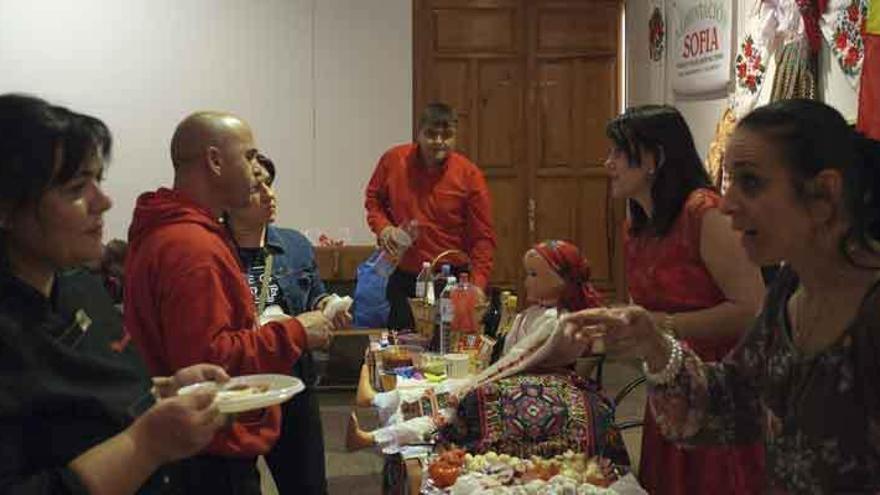 Las tapas elaboradas y otros platos de otros países pudieron degustarse tras el taller.