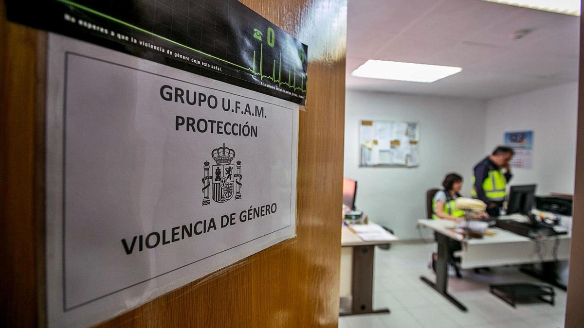 La Unidad de Atención a la Familia y Mujer de la Policía Nacional de Elche, en una imagen de archivo.