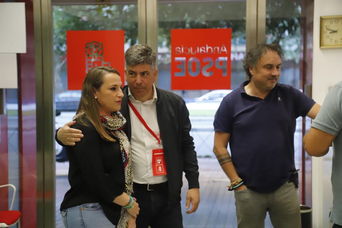 Esther Ruiz y Rafael Llamas, ayer en la sede del PSOE Córdoba.