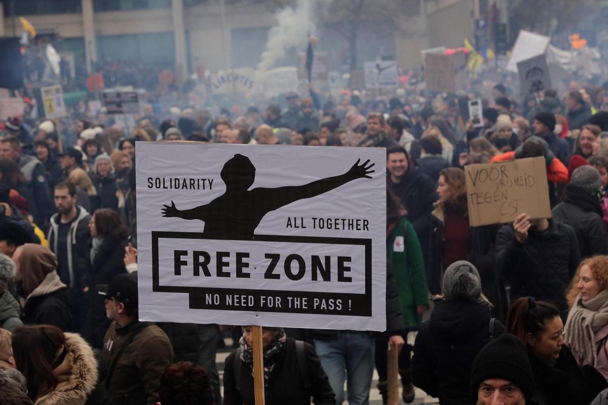 Unes 8.000 persones es manifesten a Brussel·les contra les mesures anti-Covid Unes 8.000 persones es manifesten a Brussel·les contra les mesures anti-Covid
