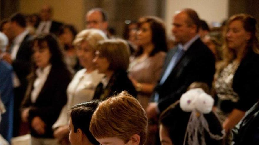 Niños de comunión en la iglesia de Santo Tomás en 2011.