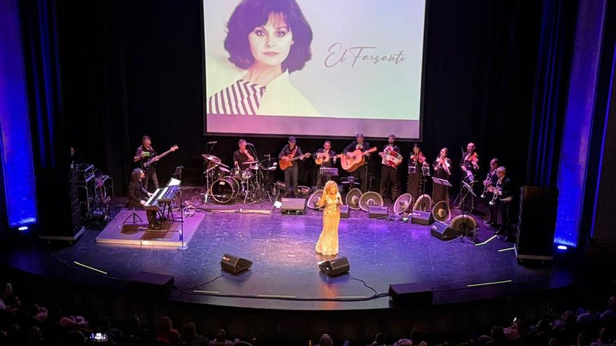 Mina Longo canta por Rocío Dúrcal ante un abarrotado Filarmónica | LNE