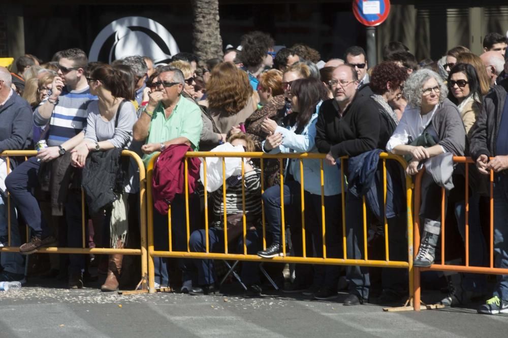 Búscate en la mascletà del 8 de marzo