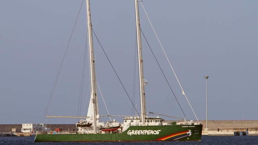 El &#039;Rainbow Warrior&#039;, a punto para concienciar