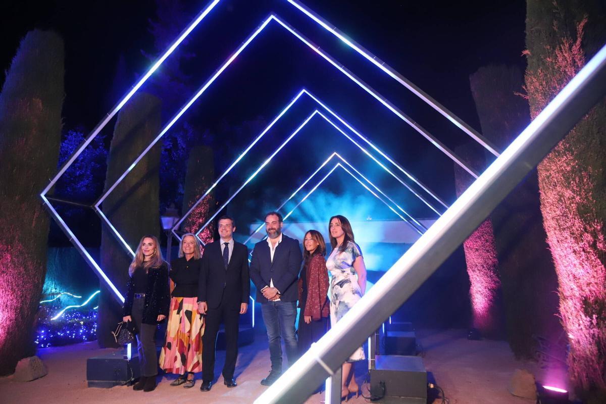 Las autoridades inauguran el espectáculo del Alcázar
