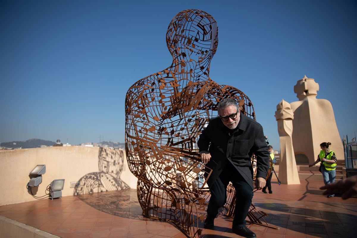 Una escultura de Jaume Plensa corona La Pedrera