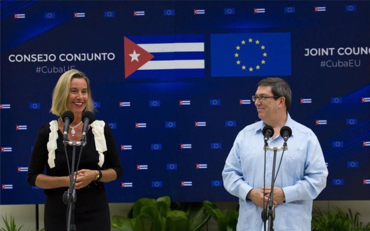 Federica Mogherini, representante de la Unión Europea y ministro de Exteriores cubano, Bruno Rodríguez.