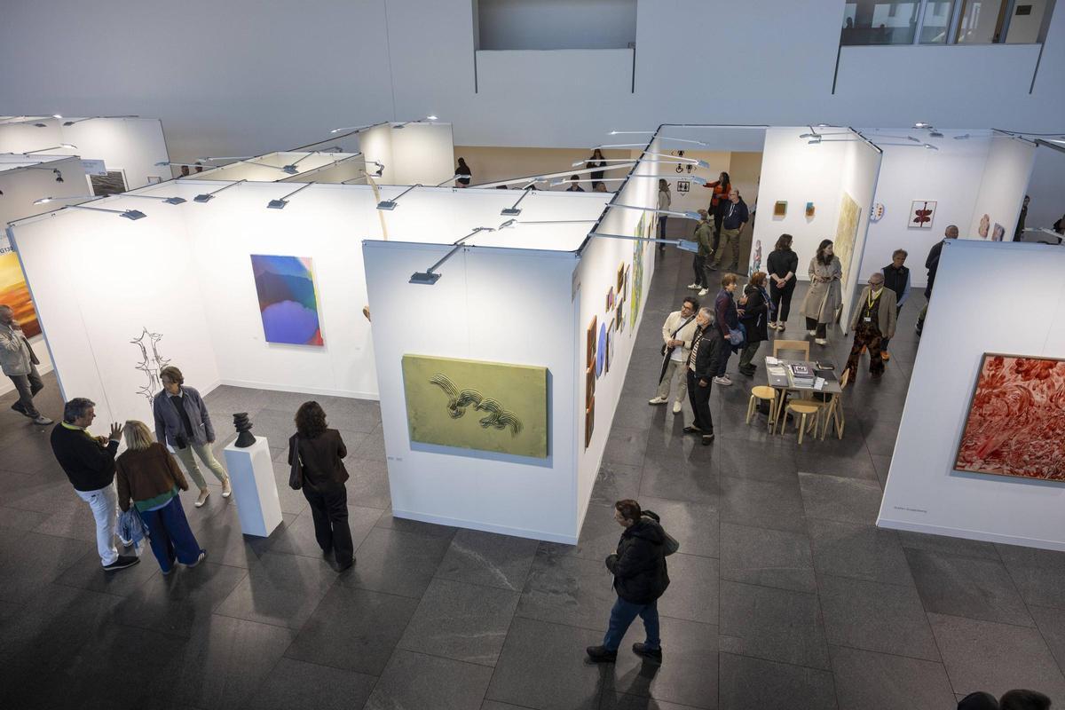 Besucher der Art Cologne Palma Mallorca am letzten Tag (12.4.).