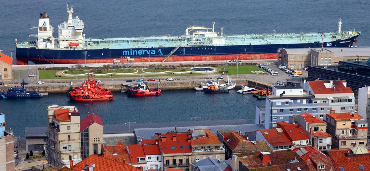 El «Minerva Nounou» durante su parada 2023. |  Marta G. Brea