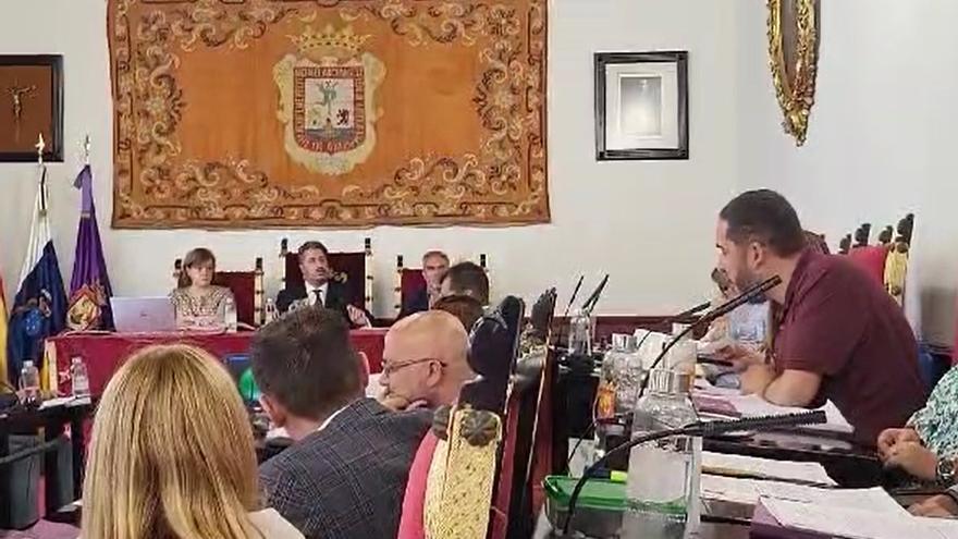 Discusión entre Luis Yeray Gutiérrez y Rubens Ascanio en el pleno de La Laguna