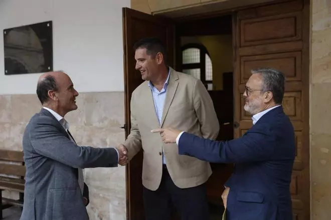 La entrega del premio Alfonso II "Los Diarios del Camino de Santiago" de la Fundación Valdés-Salas, en imágenes