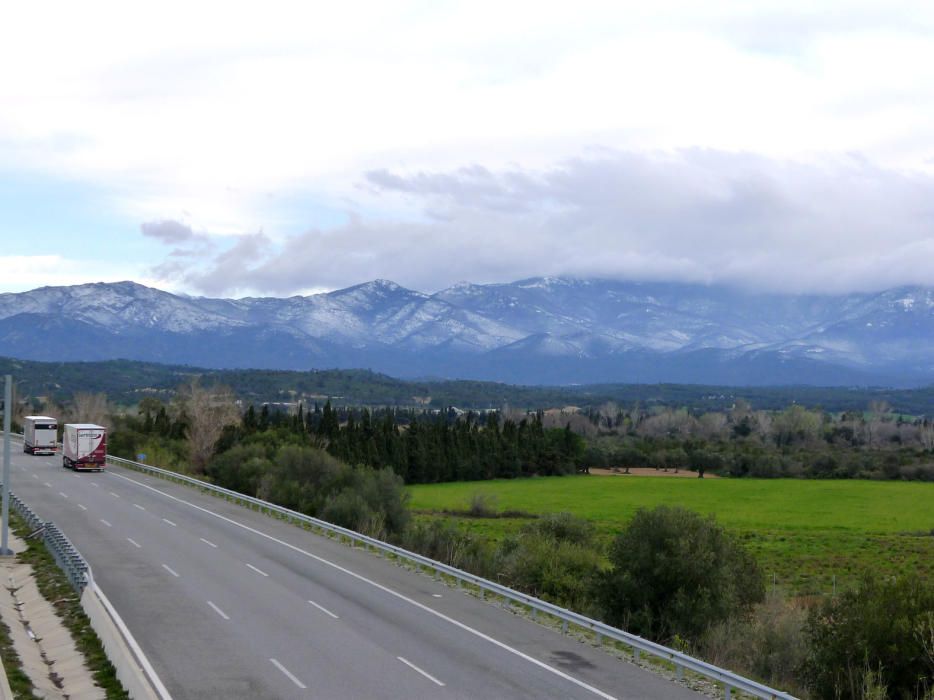 La serra de l''Albera vista des de l''AP-7