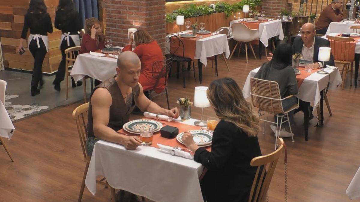 Se carga su cita de First Dates con estas dos preguntas muy íntimas