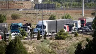 Fuertes retenciones en los accesos a Plaza por las obras de conservación en la A-2 en Zaragoza
