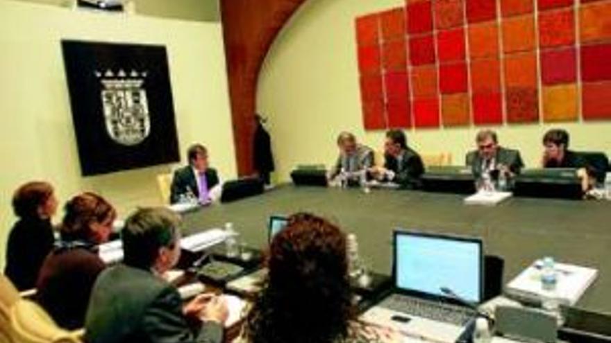 La Junta hace públicos en su web los sueldos de los altos cargos