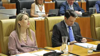 Guardiola presentará "en tiempo y forma" los presupuestos de 2026 y Gallardo ofrece el apoyo del PSOE
