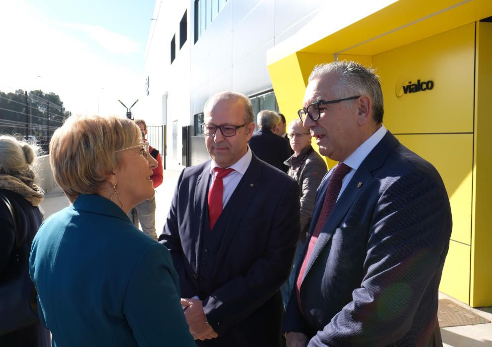 Ximo Puig inaugura la nueva fábrica de aluminio de Vialco en Villena