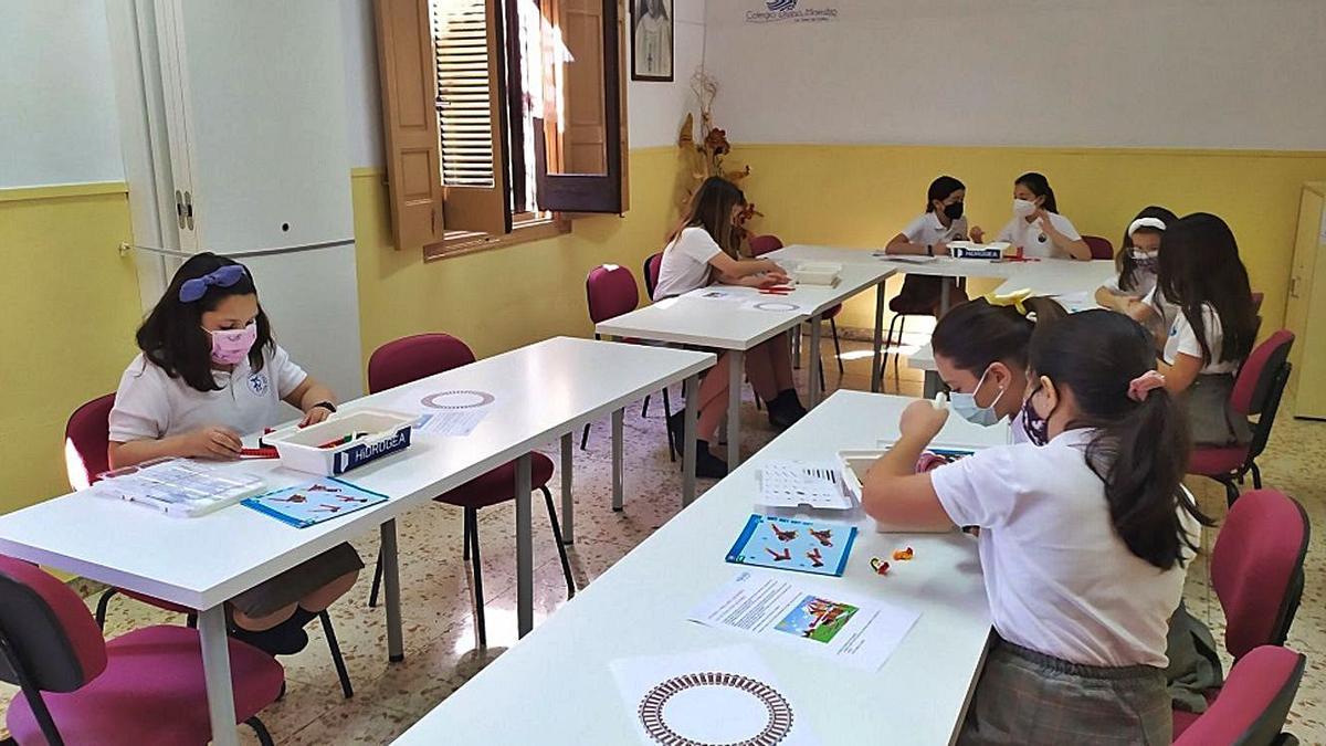 Alumnas del colegioDivino Maestro de LasTorres de Cotillas.