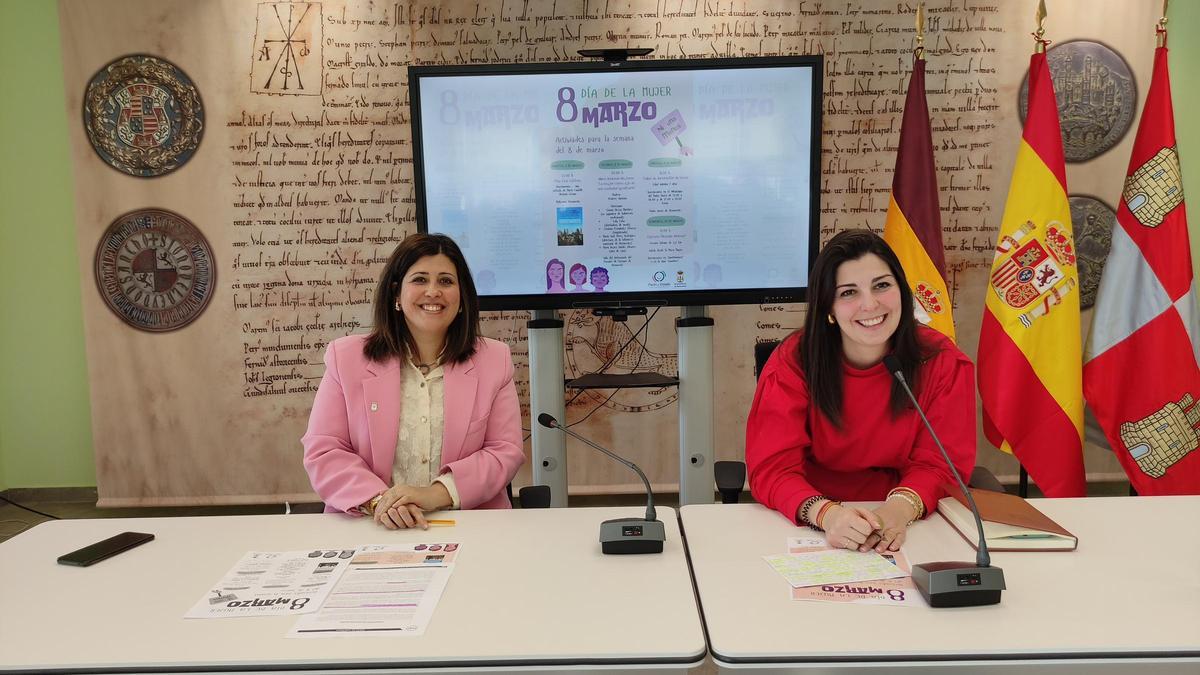 La alcaldesa de Benavente, Beatriz Asensio (izquierda) y la concejala de Bienestar Social, Mercedes Benítez (derecha) en la presentación. / E. P.
