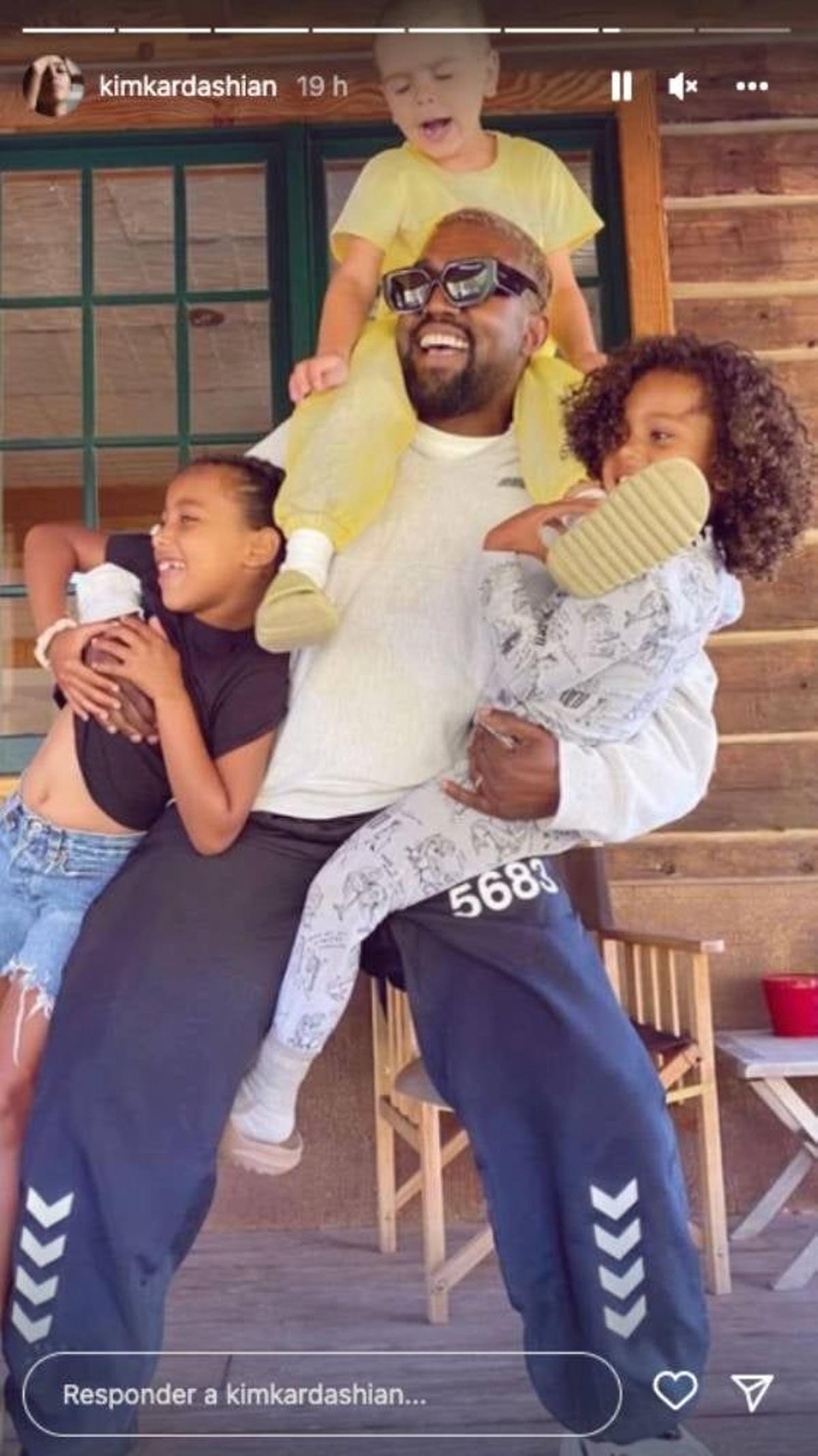 Kim también ha felicitado a Kanye West, el padre de sus hijos