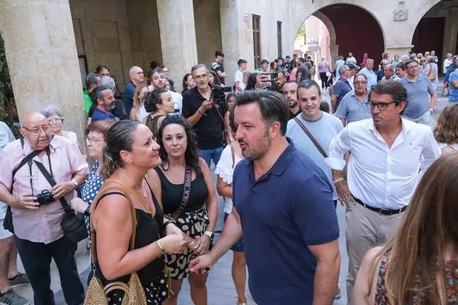 Concentración en apoyo al alcalde de Aspe