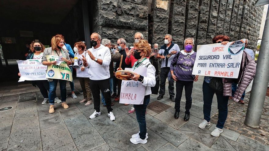The citizen protest for safe access to La Rambla reaches the Government of the Canary Islands