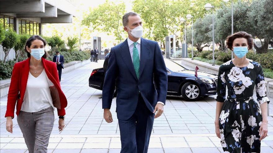 Felipe VI mantuvo una reunión ayer con representantes de la red de destinos turísticos inteligentes.