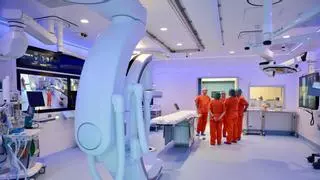 Son Espases estrena un quirófano híbrido para operar aneurismas sin abrir al paciente