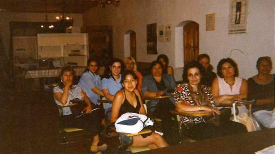 Algunas de las personas inmigrantes que han pasado por la asociación en estos 25 años.