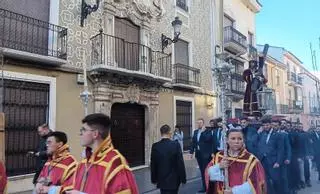 El Señor de la Salud recorre las calles de Cabra en Santa Misión