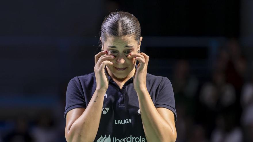Huelva rinde homenaje a Carolina Marín y retira su camiseta en el Palacio de Deportes