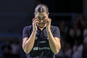 Huelva rinde homenaje a Carolina Marín y retira su camiseta en el Palacio de Deportes