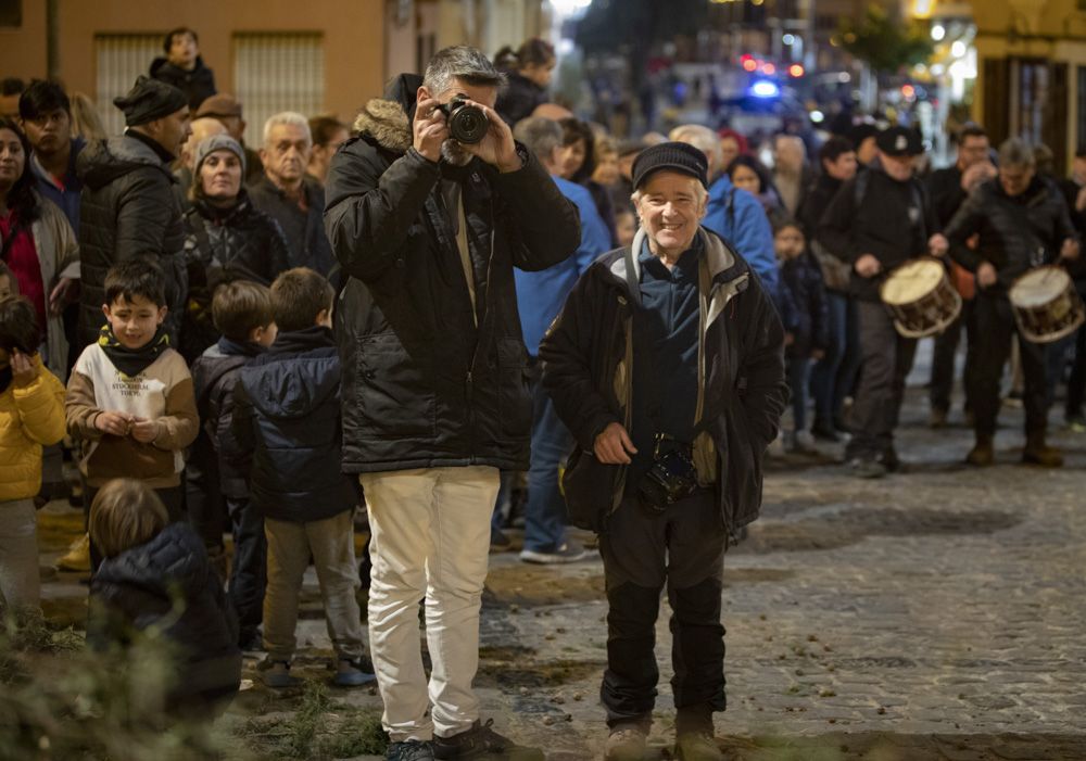 Sant Antoni arranca en Sagunt con la tradicional Plantà del Pi