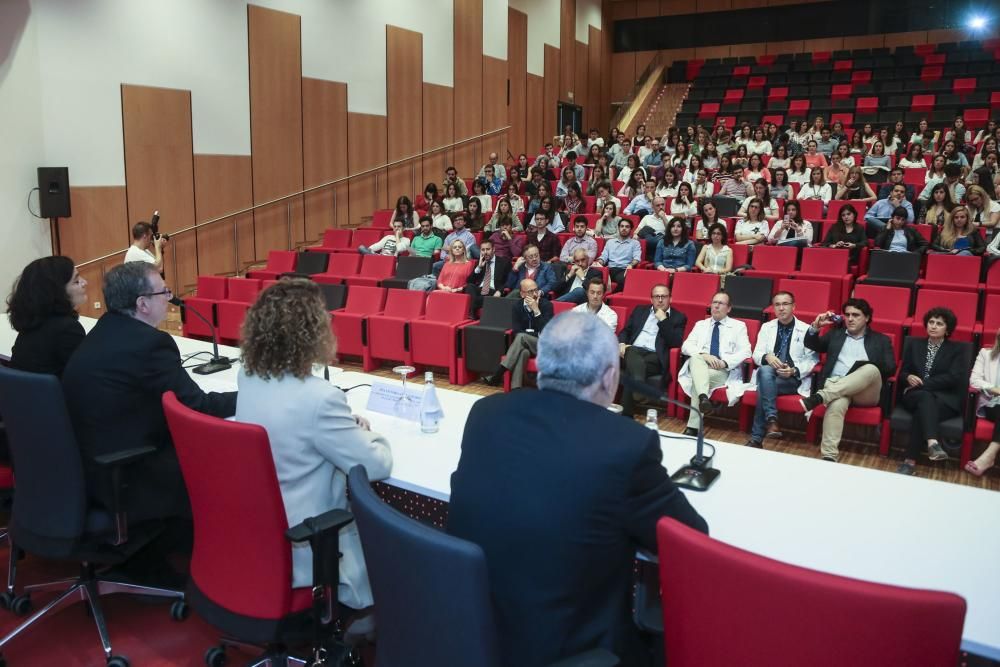 Acto de recepción de los nuevos residentes del HUCA