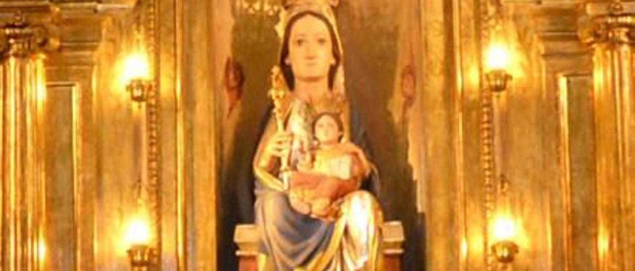 Imagen de la Virgen de Begoña, en la iglesia.