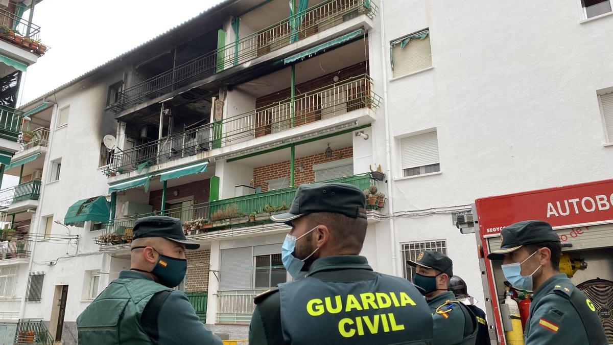 Bloque de viviendas de El Tiemblo en el que se ha registrado la explosión.