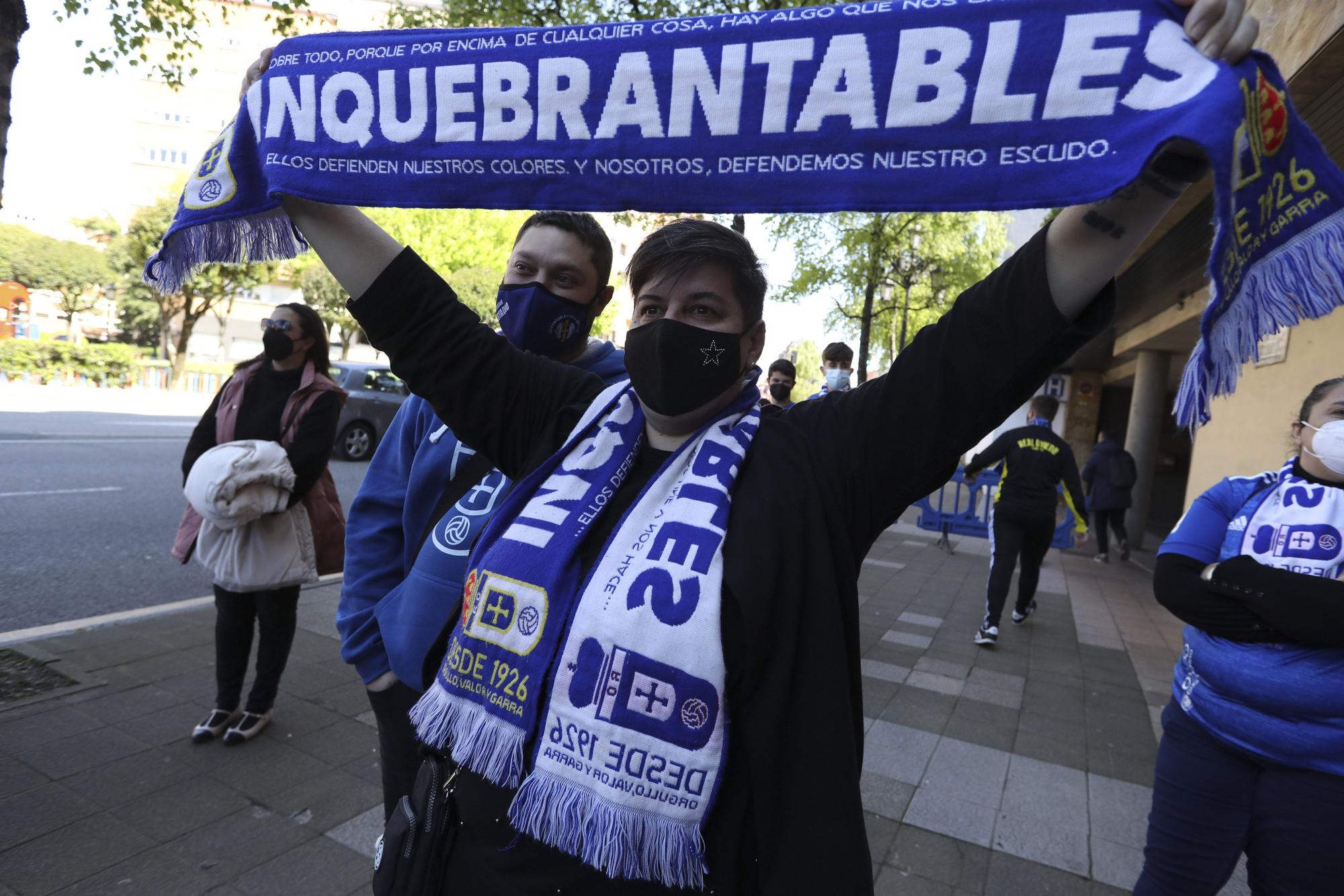 Así fue la salida de los jugadores del Real Oviedo hacia Gijón