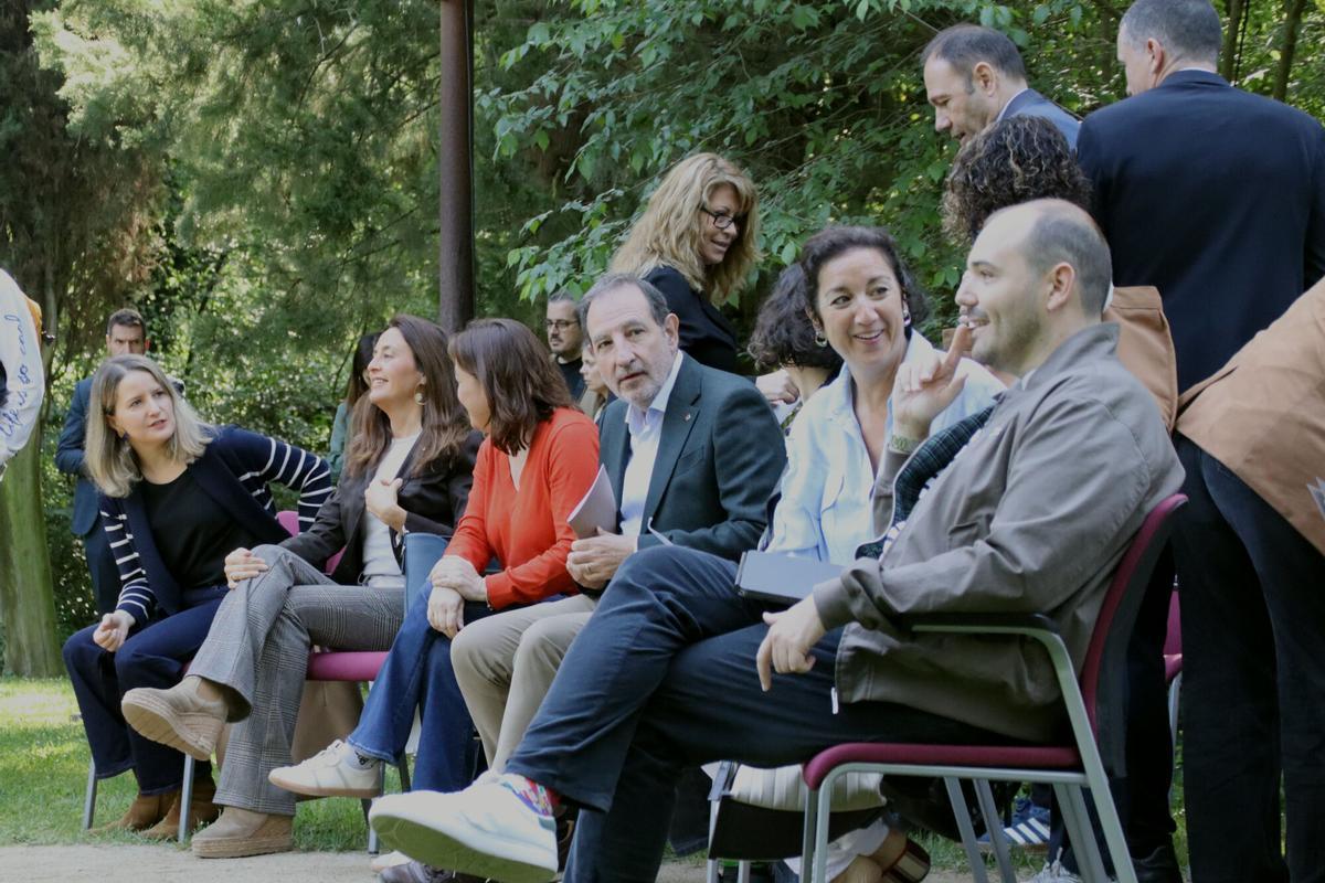 Alguns dels consellers a Sant Fruitós de Bages, esperant el discurs del president Illa