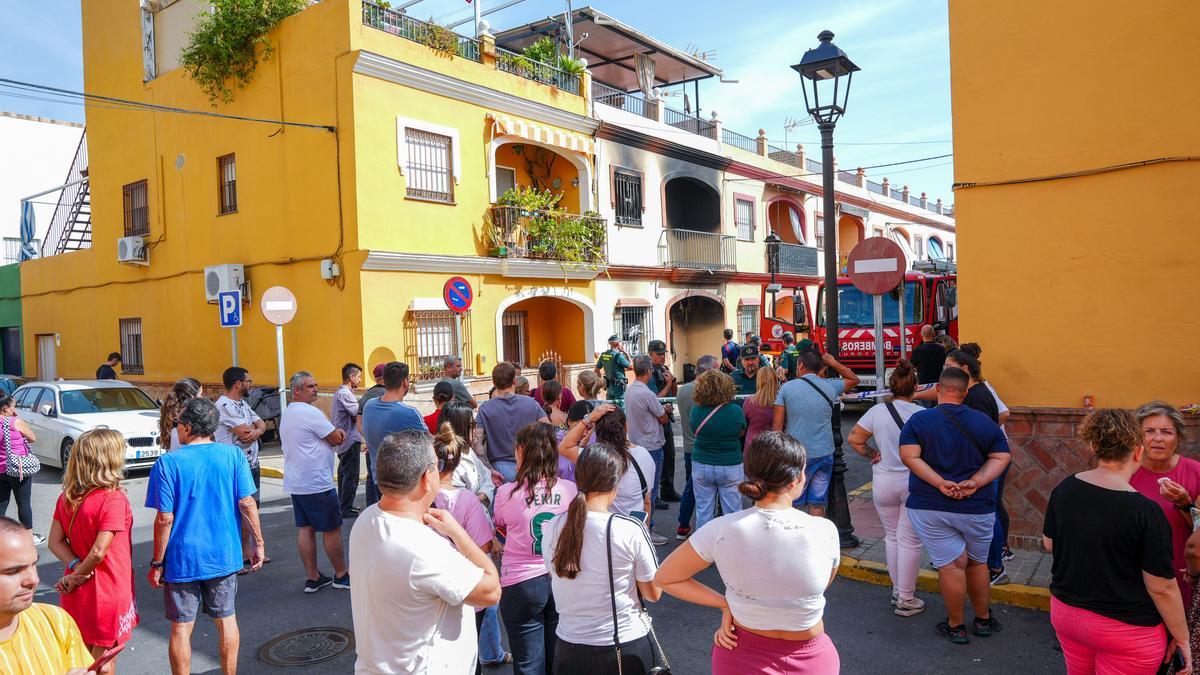 Un matrimonio y sus hijos de 16 y 20 años han fallecido este domingo en el incendio de una vivienda en la localidad sevillana de Guillena