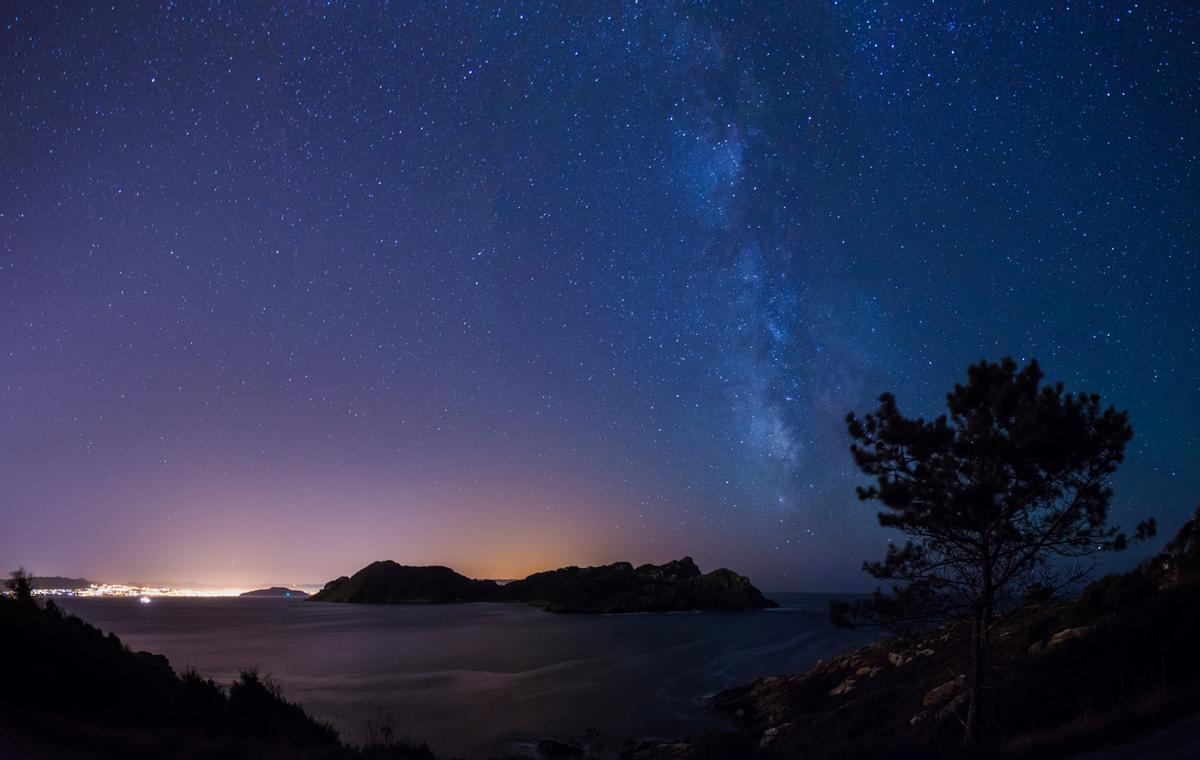 El cielo estrellado sobre las Islas Atlánticas de Galicia