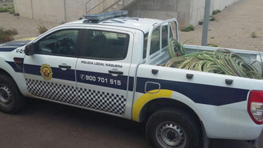 Un vehículo de la Policía de Nàquera, tras una operación.