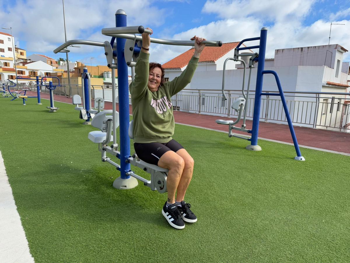 Gloria Herrera practica uno de los ejercicios que ya forman parte de su rutina.