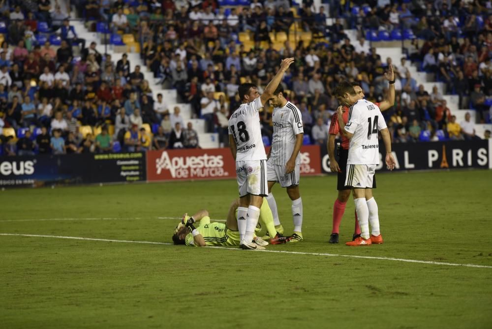 El partido entre el Murcia y el Oviedo, en imágenes