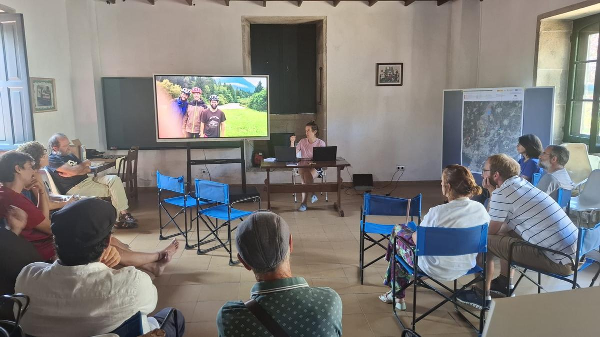 Una de las charlas celebradas en Leiro.