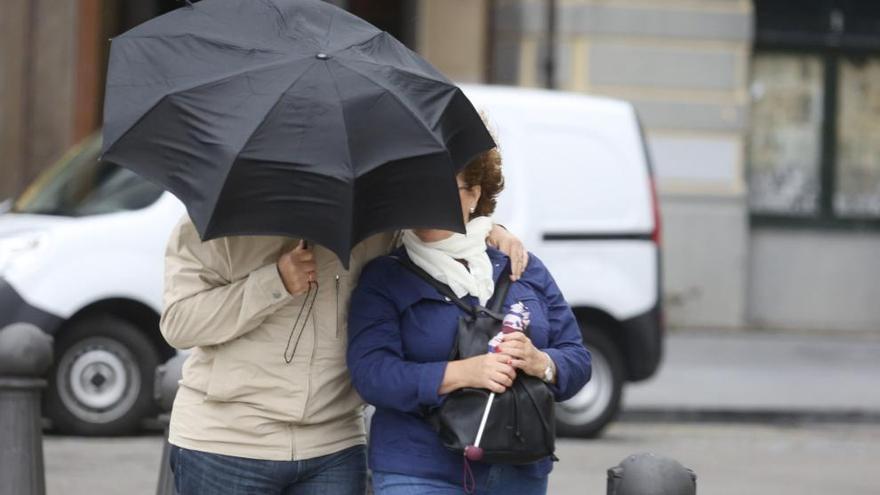 Jueves de lluvia y tormenta en el Principado