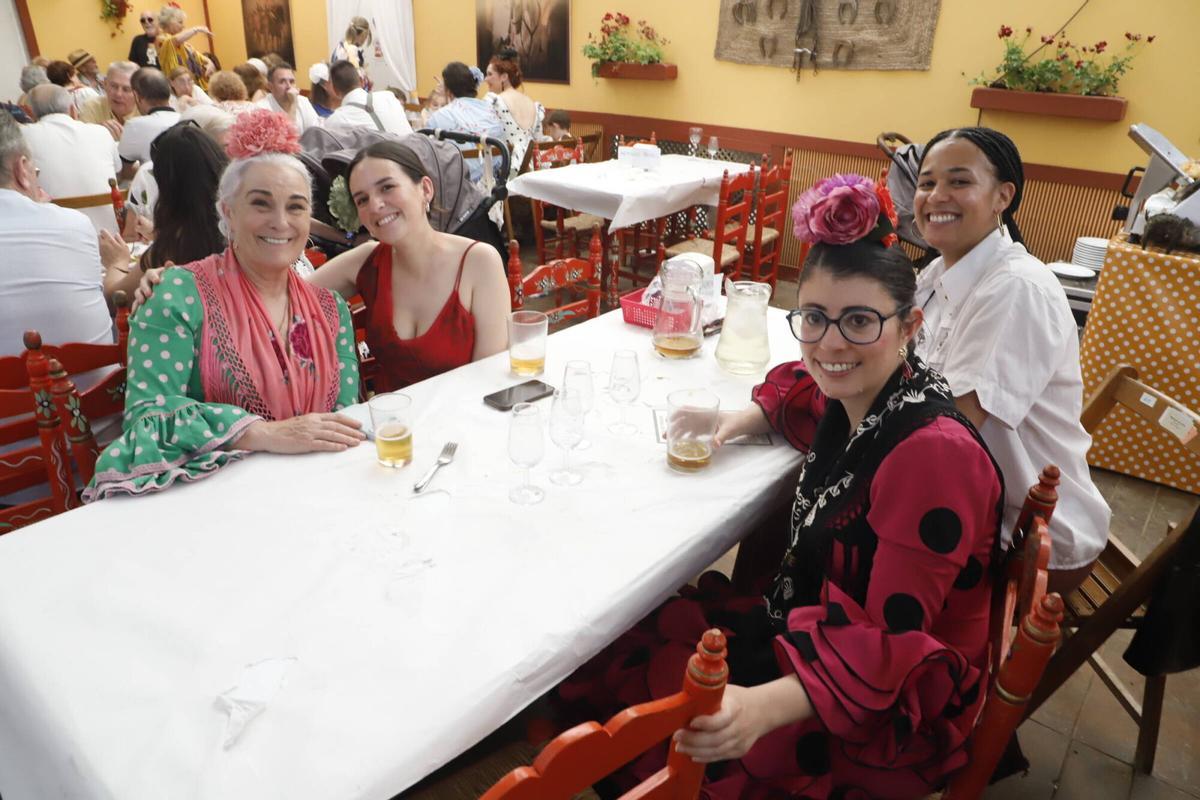 Lunes de comidas de amigos y empresas en la Feria Lunes de comidas de amigos y empresas en la Feria